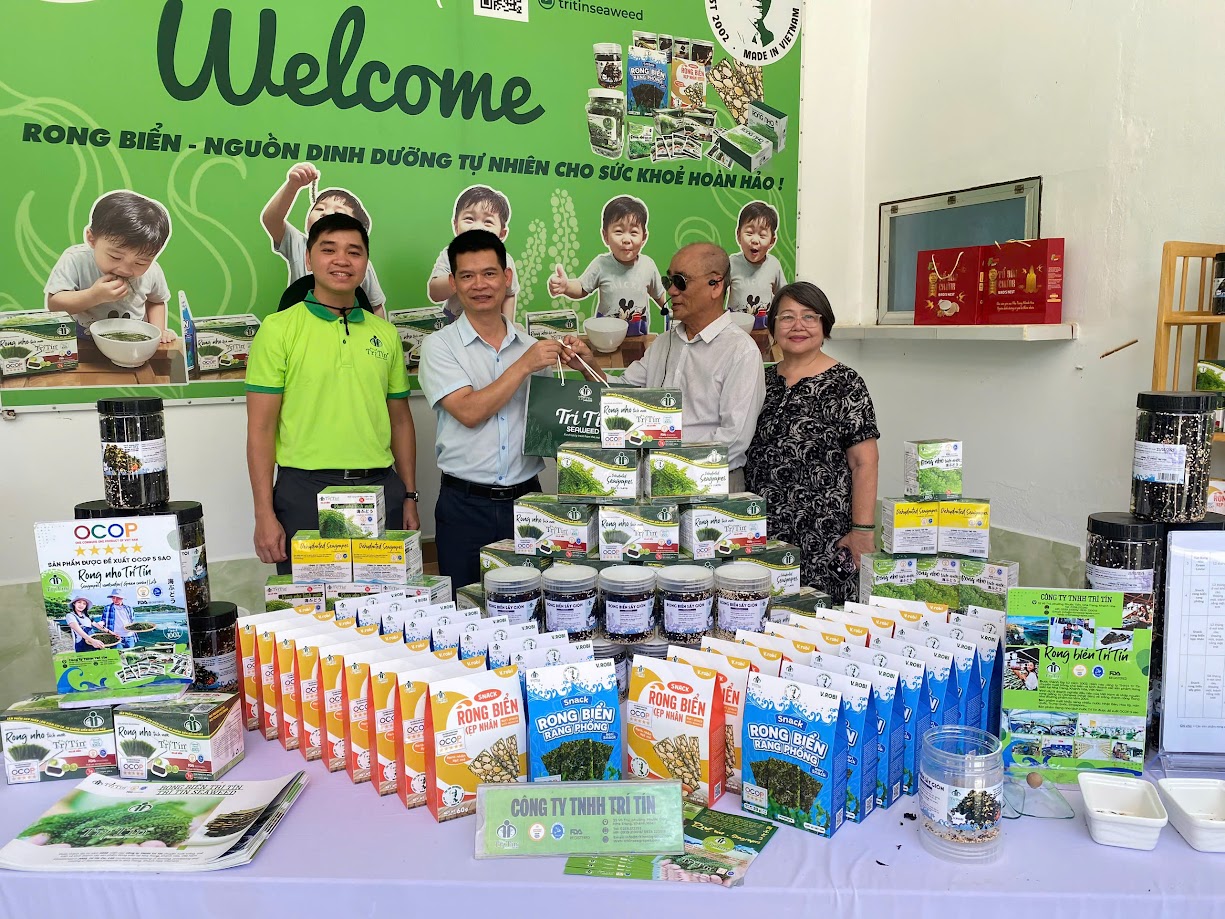 5 Trường đại học nha trang tham quan xưởng rong nho