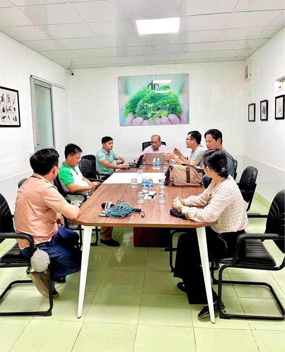 Cuộc nói chuyện giữa công ty và đoàn quay phim