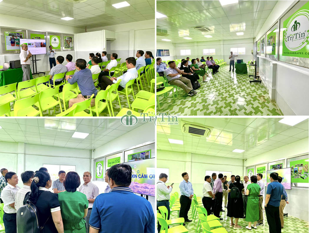 Đoàn nghe bài thuyết trình